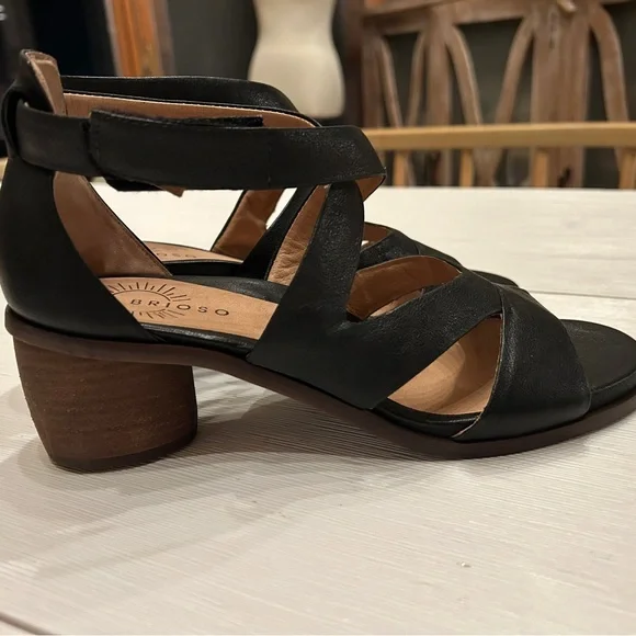 Brioso Verandah Leather Block Heel Sandals, size 8 - Picture 4 of 8